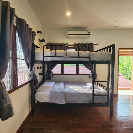 Blue Moon House - A Budget Hostel For Easy Travellers チエンマイ エクステリア 写真