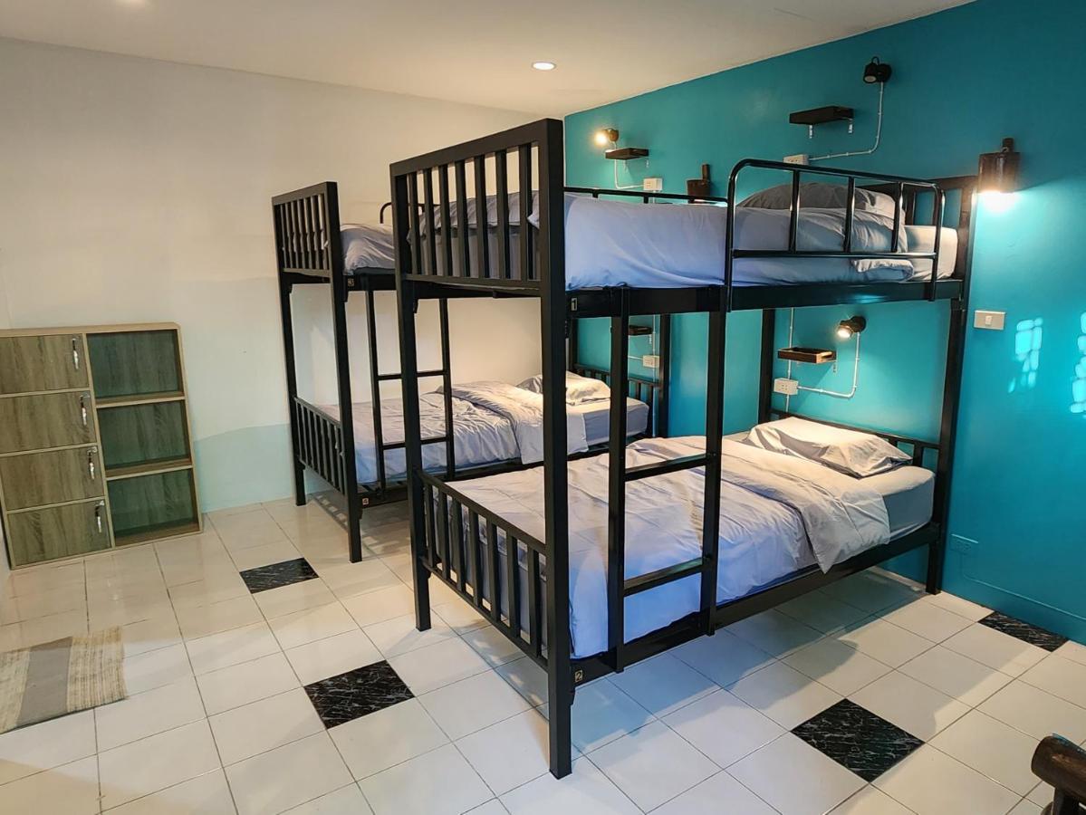 Blue Moon House - A Budget Hostel For Easy Travellers チエンマイ エクステリア 写真