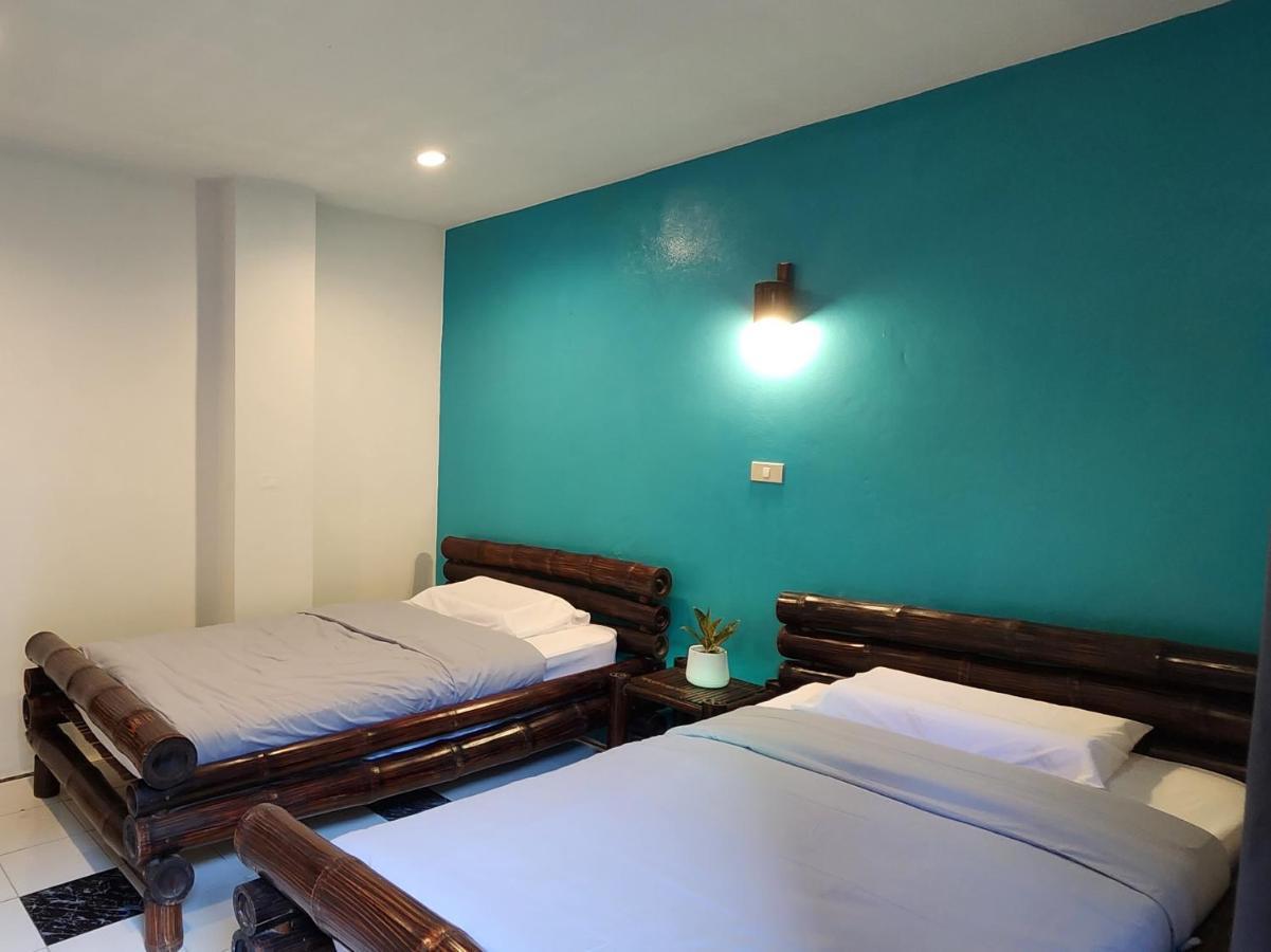 Blue Moon House - A Budget Hostel For Easy Travellers チエンマイ エクステリア 写真