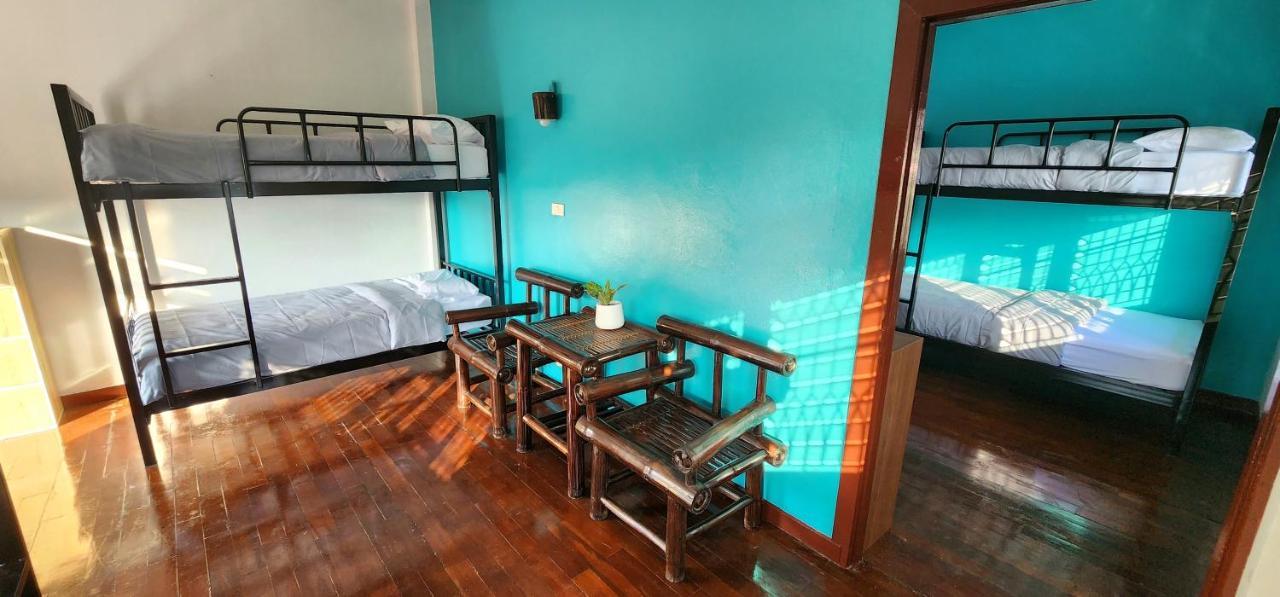 Blue Moon House - A Budget Hostel For Easy Travellers チエンマイ エクステリア 写真