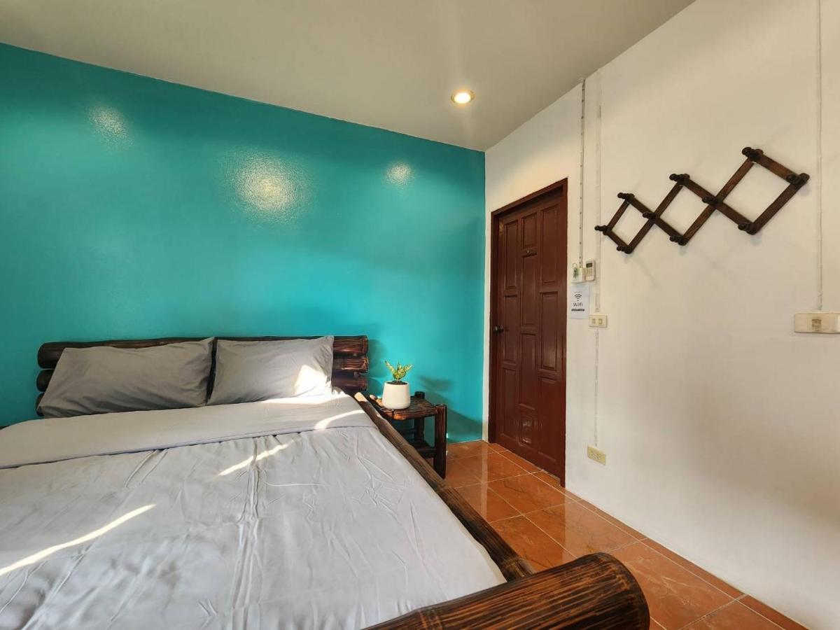 Blue Moon House - A Budget Hostel For Easy Travellers チエンマイ エクステリア 写真