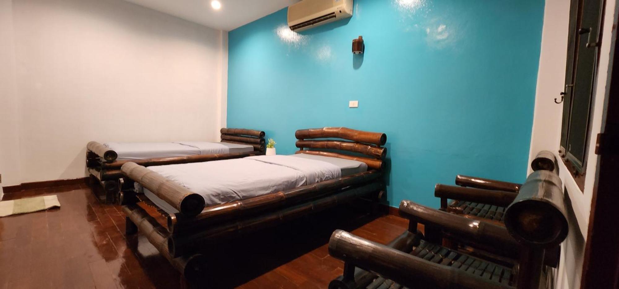Blue Moon House - A Budget Hostel For Easy Travellers チエンマイ 部屋 写真