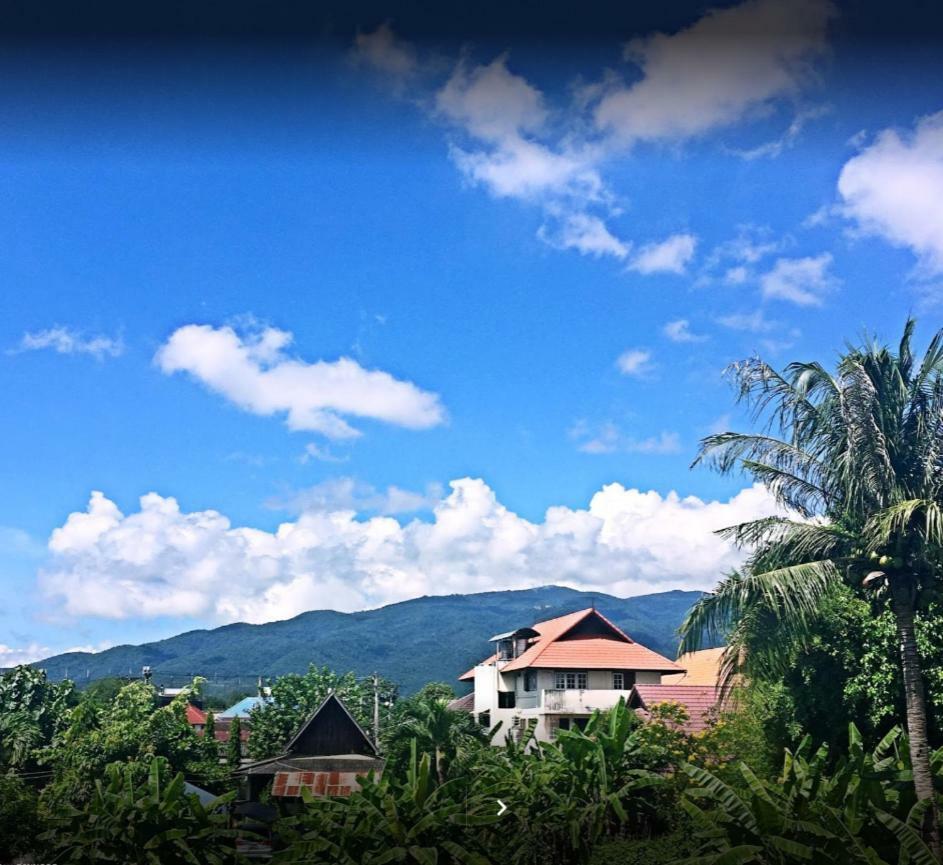 Blue Moon House - A Budget Hostel For Easy Travellers チエンマイ エクステリア 写真