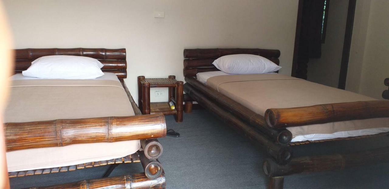Blue Moon House - A Budget Hostel For Easy Travellers チエンマイ エクステリア 写真